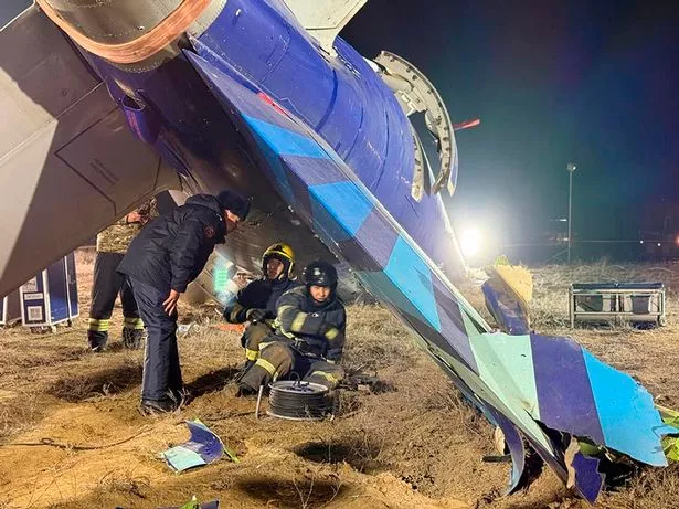 阿塞拜疆航空公司坠毁:被俄罗斯导弹击中后,勇敢的飞行员如何奋力拯救飞机