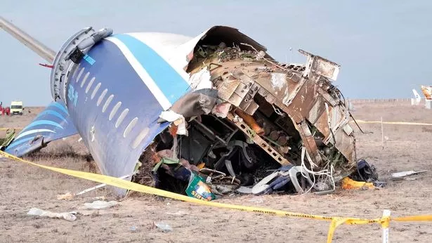 阿塞拜疆航空公司坠毁:被俄罗斯导弹击中后,勇敢的飞行员如何奋力拯救飞机