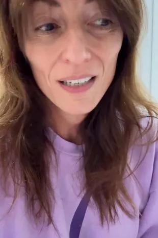 达维娜·麦考尔在恢复期间给伴侣“巨大的惊吓”后发布了健康状况更新