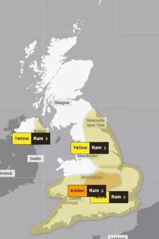 英国天气:一个月的降雨量将淹没英国,并发出“生命危险”琥珀预警